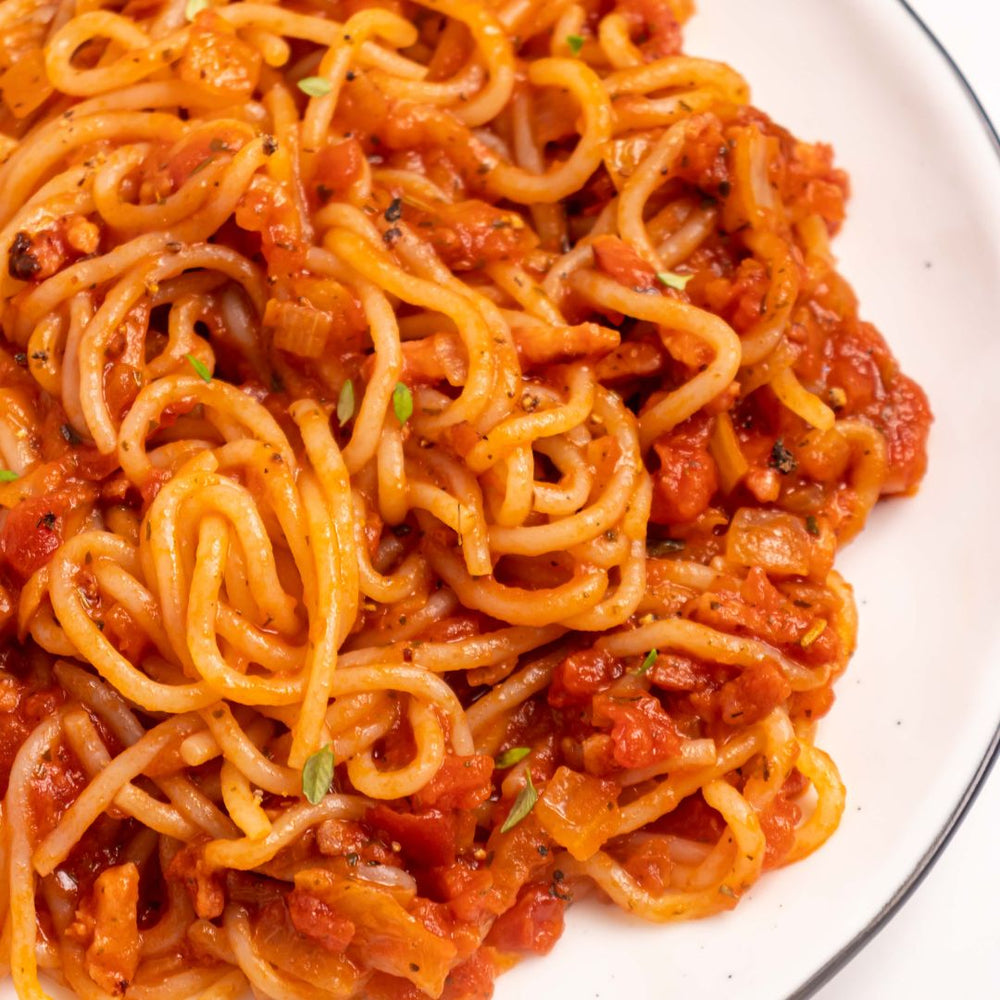 plat cuisiné de spaghetti de konjac veggie pour une alimenation saine et équilibrée